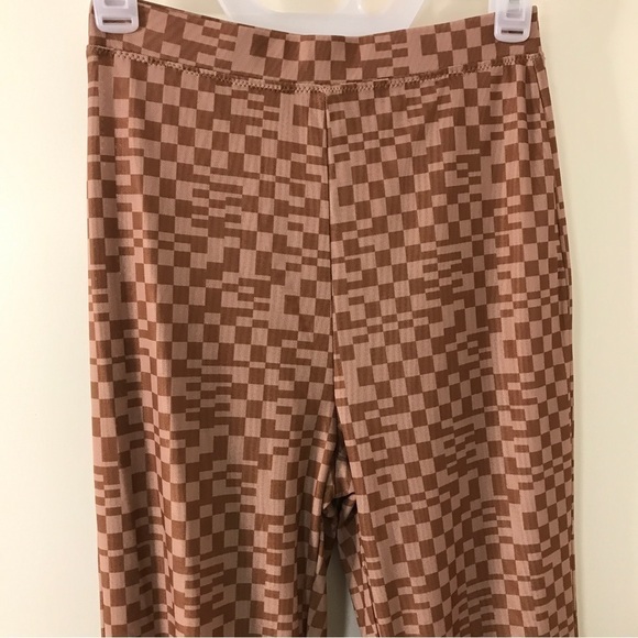 White fox boutique find my own way  pixel checker flare pull on pants size small - Picture 4 of 10